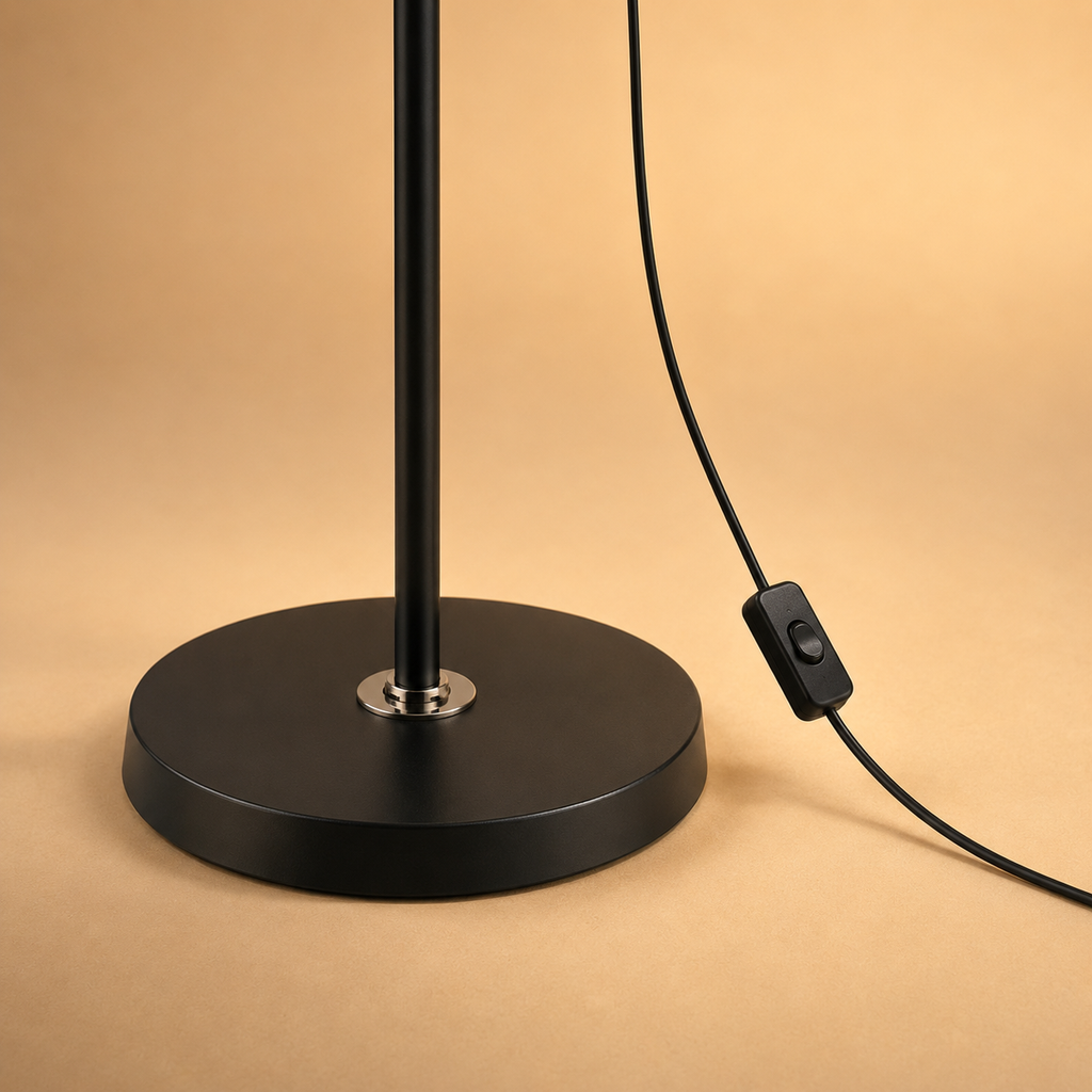 Lampadaire rotin noir pour salon Liora
